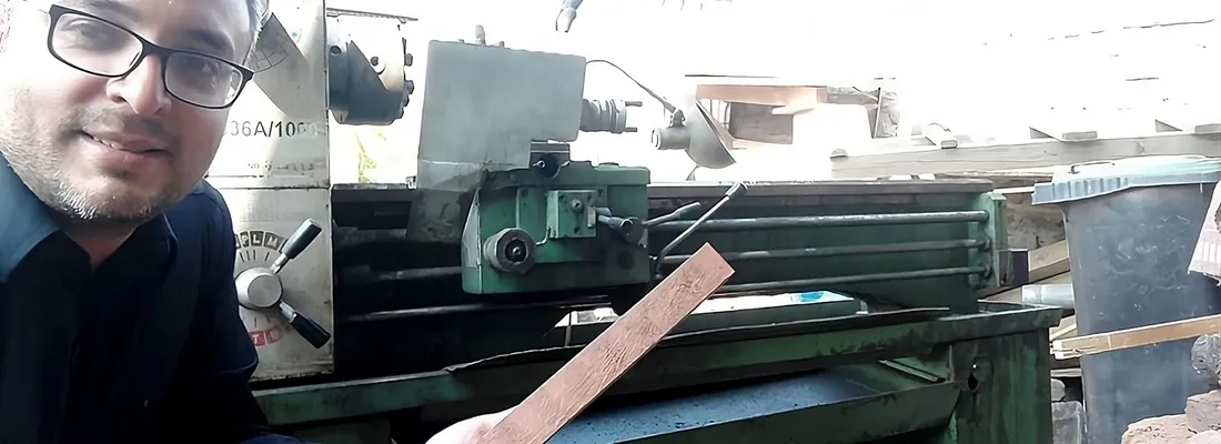 Foto de Domingo Uribe en su taller